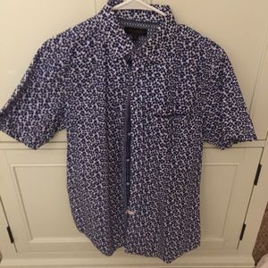 Men’s Button up! Must have!
